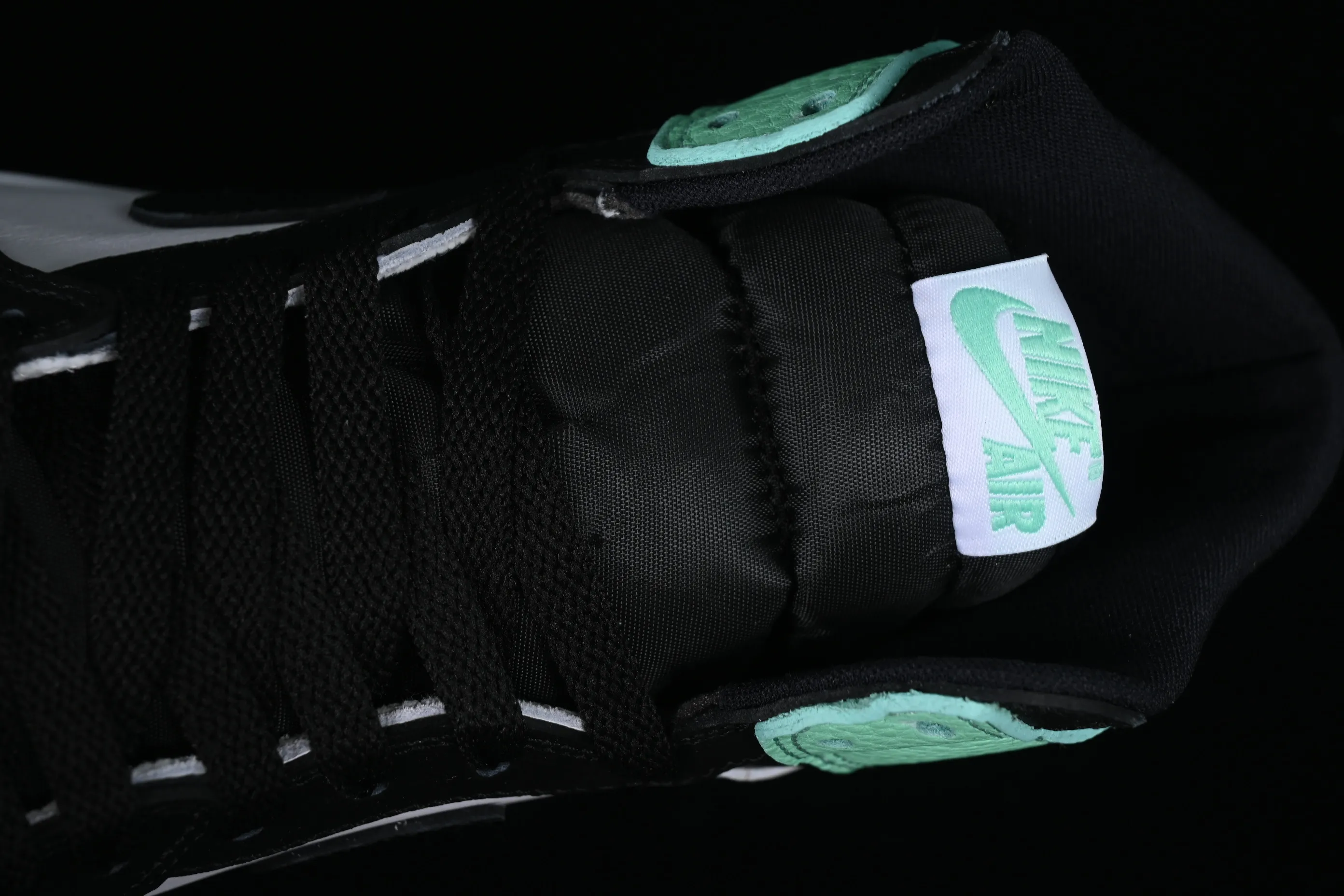 All categories Air Jordan Jordan series basketball shoes Air Jordan 1 High Air Jordan 1 Retro High "Green Glow" AJ1 Joe 1 mint green high-top basketball shoes DZ5485-130